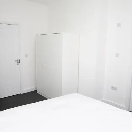 Ml Short - 5 Bedroom En-suite Contractor House 펜션 *