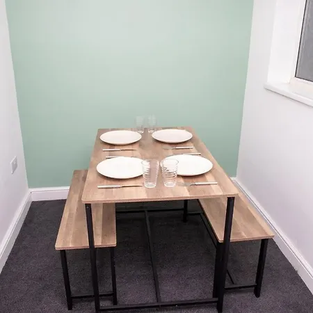 Ml Short - 5 Bedroom En-suite Contractor House