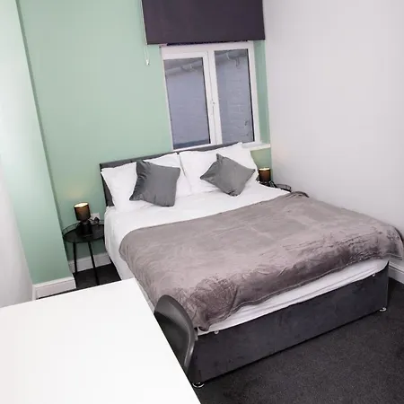 Ml Short - 5 Bedroom En-suite Contractor House 펜션 *