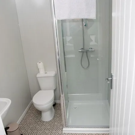 펜션 Ml Short - 5 Bedroom En-suite Contractor House