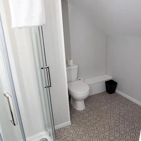 Ml Short - 5 Bedroom En-suite Contractor House * Redcar