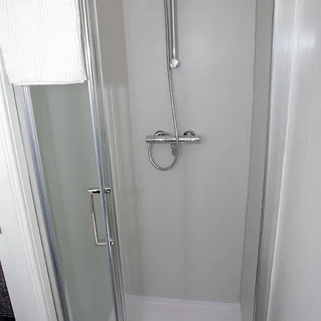 Ml Short - 5 Bedroom En-suite Contractor House