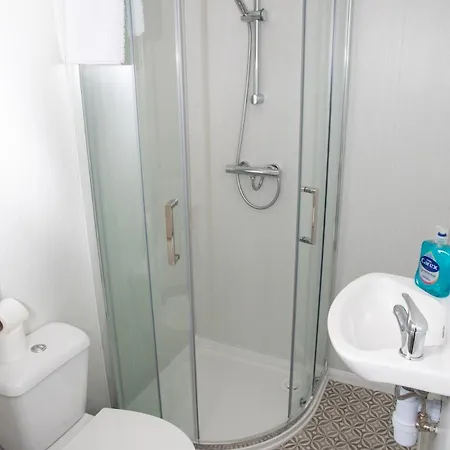 Ml Short - 5 Bedroom En-suite Contractor House * Redcar